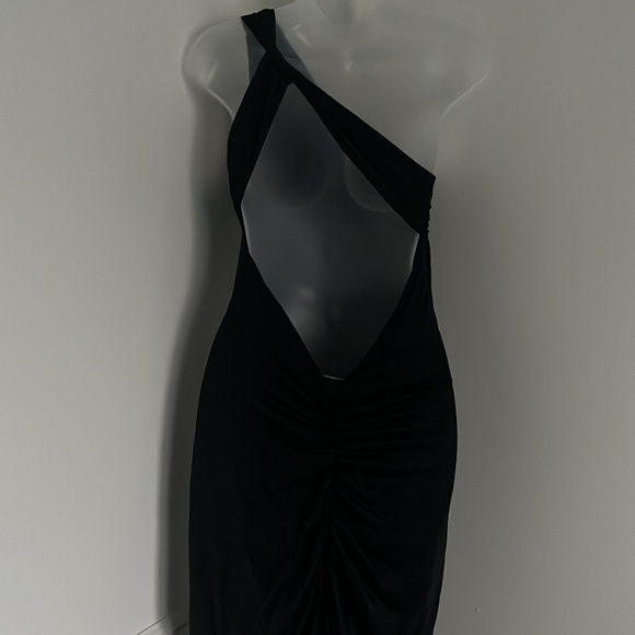 VENUS RISING BACKLESS RUCHED MAXI DRESS IN BLACK - Picture 7 of 8